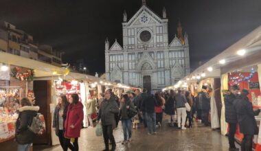 2024 Christmas market. Holy Cross Basilica and Plaza, Florence, Italy. OC.