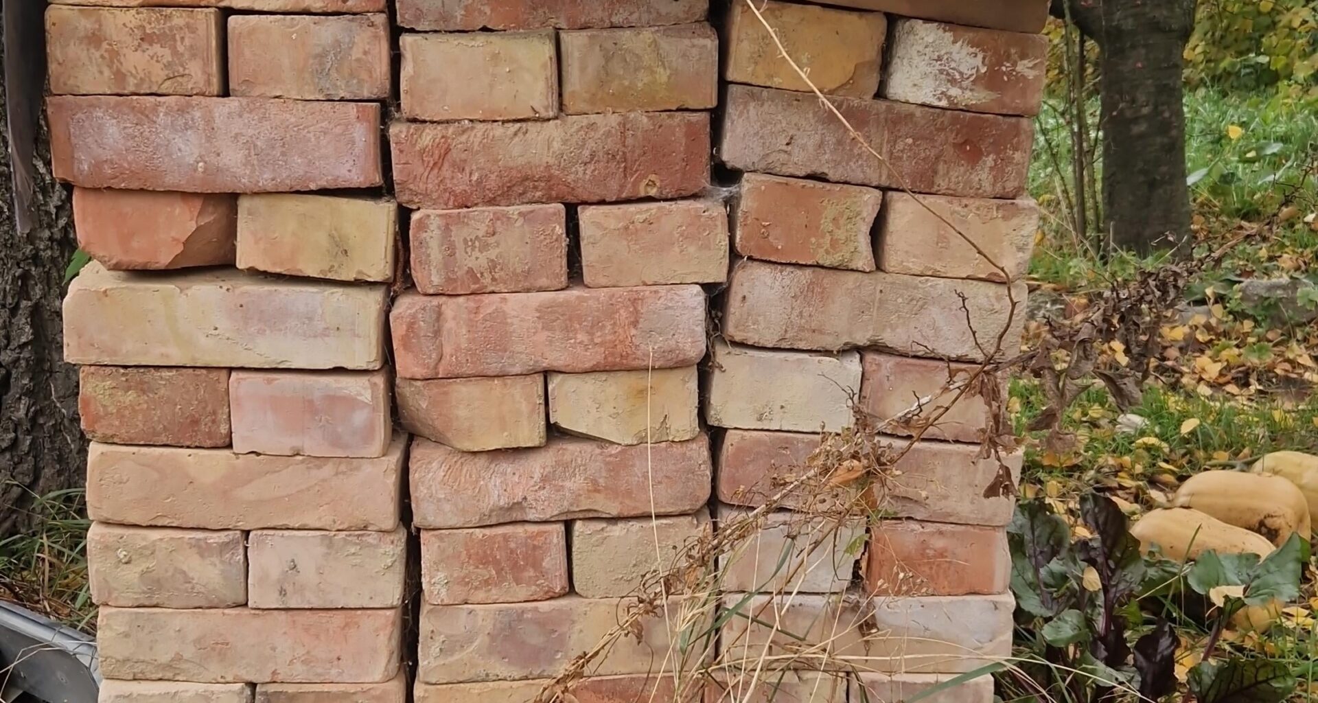 Trockenmauer als Beeteinfassung aus Ziegelsteinen?