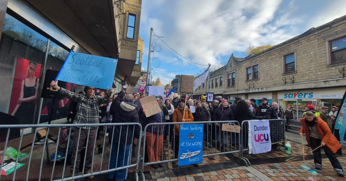 Pro and anti migrant protestors clash in Inverness