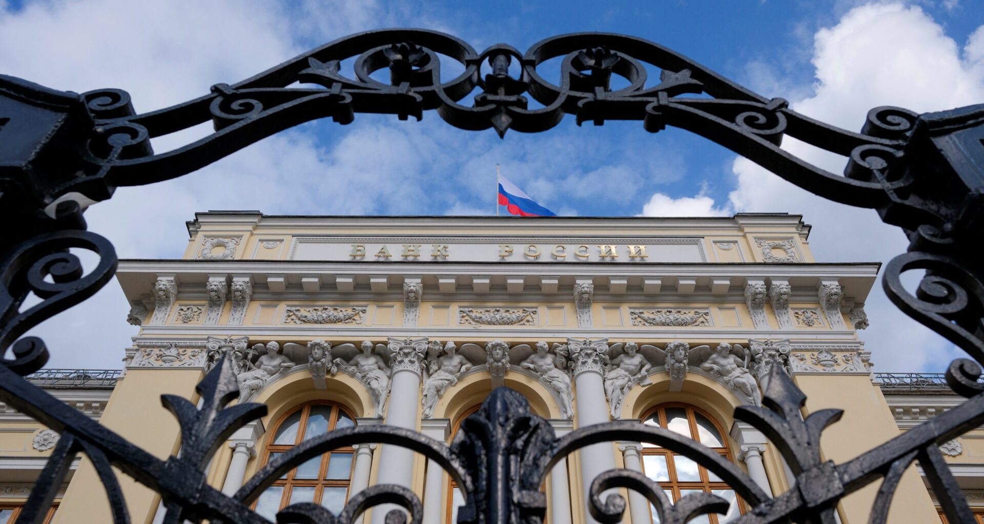 Seize Russia’s Money — Stop Dithering