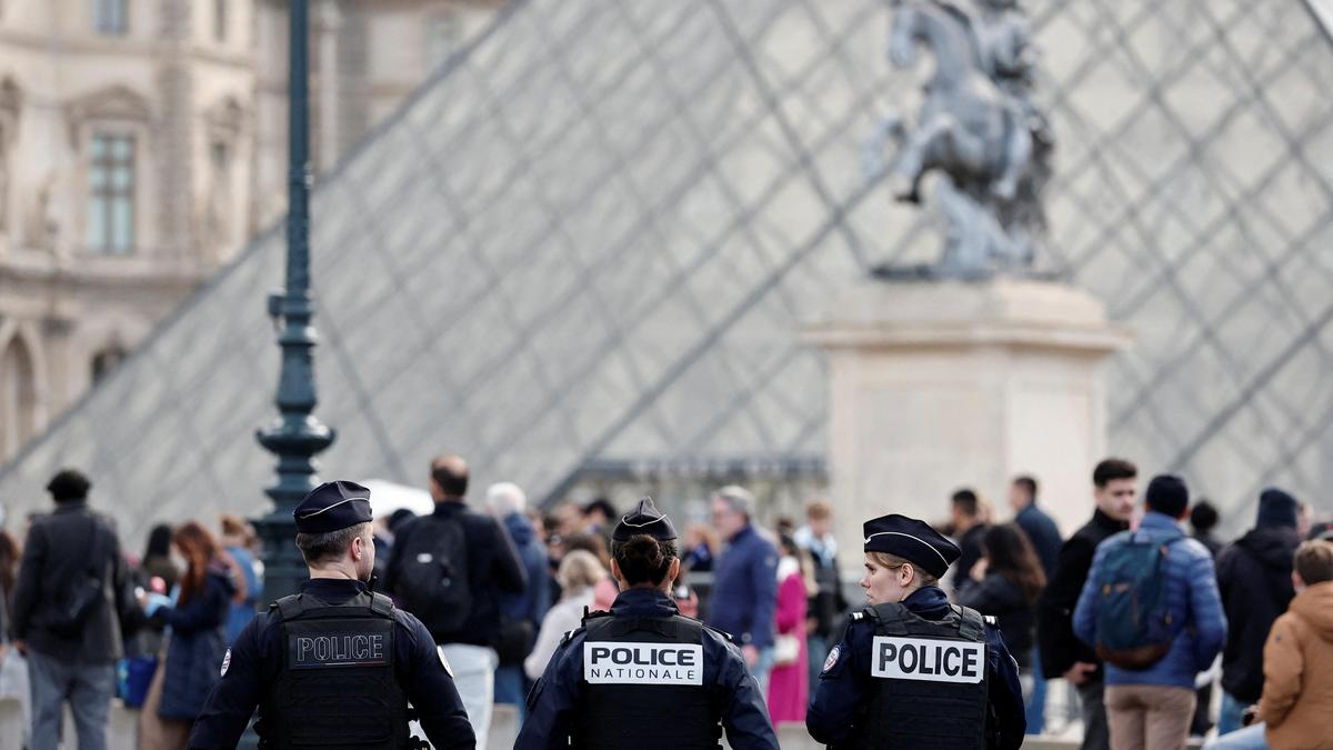 Louvre transfers jewels to Bank of France after heist, RTL reports
