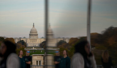 U.S. government shutdown enters 33rd day