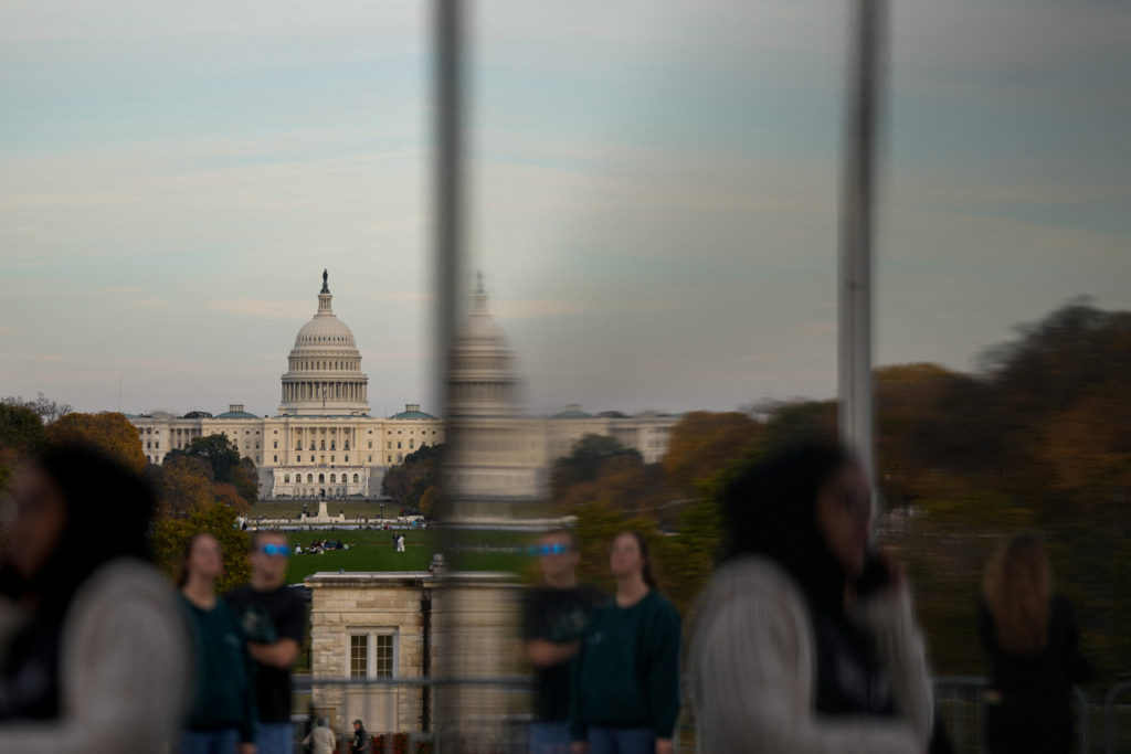 U.S. government shutdown enters 33rd day