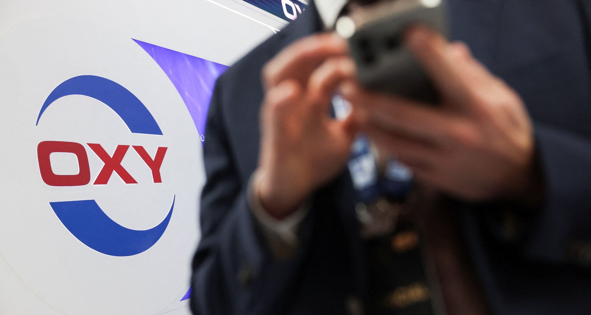 Occidental Petroleum tops quarterly profit estimates on higher output