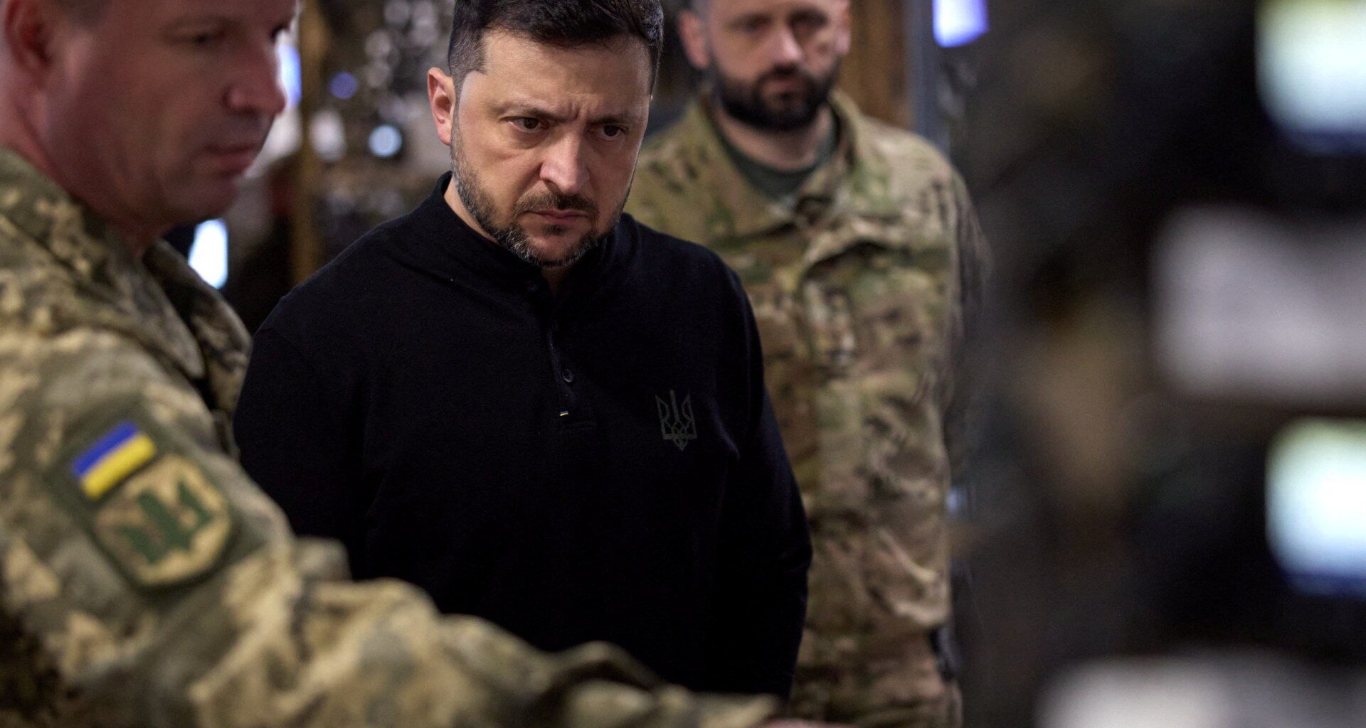 Zelenskyy meets troops on front line as Russia, Ukraine battle in key areas | Russia-Ukraine war News