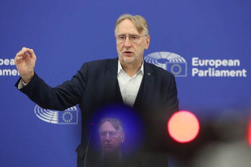 Parliament seeks to ‘improve’ US deal, holds fire on rejection ‘bazooka’