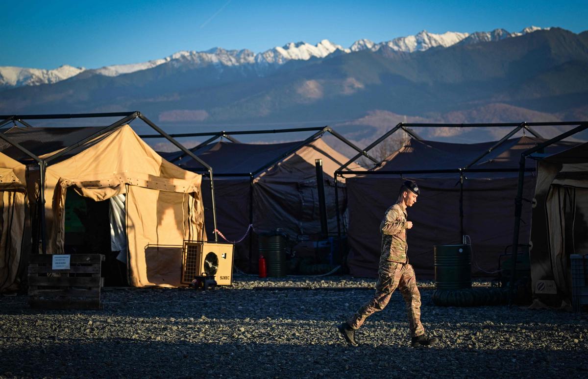 Les militaires ont mis plusieurs mois pour arriver sur le plateau de Transylvanie, au pied des Carpates et acheminer le matériel.