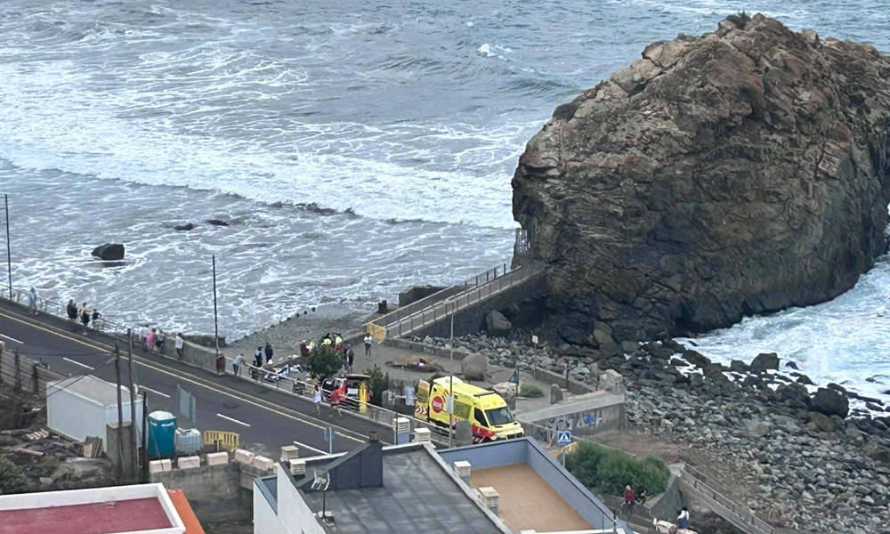 Strong waves in Spain’s Canary Islands kill 3, injure 17