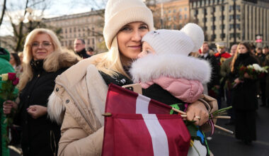 Ar lepnumu svinam Latvijas brīvību