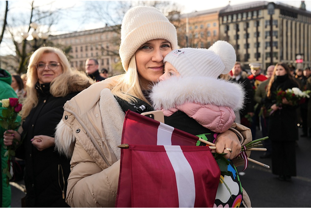 Ar lepnumu svinam Latvijas brīvību