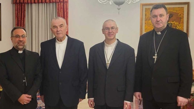 2 Belarus Priests freed after papal envoy