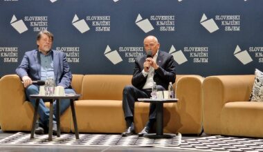 (IZ MINUTE V MINUTO) Predstavitev knjige Kdo vam laže na Glavnem odru Knjižnega sejma 2025
