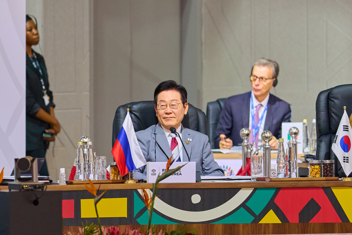 President Lee Jae Myung attends a session of the Group of 20 summit at the Nasrec Expo Centre in Johannesburg, South Africa, on Nov. 22. [JOINT PRESS CORPS]