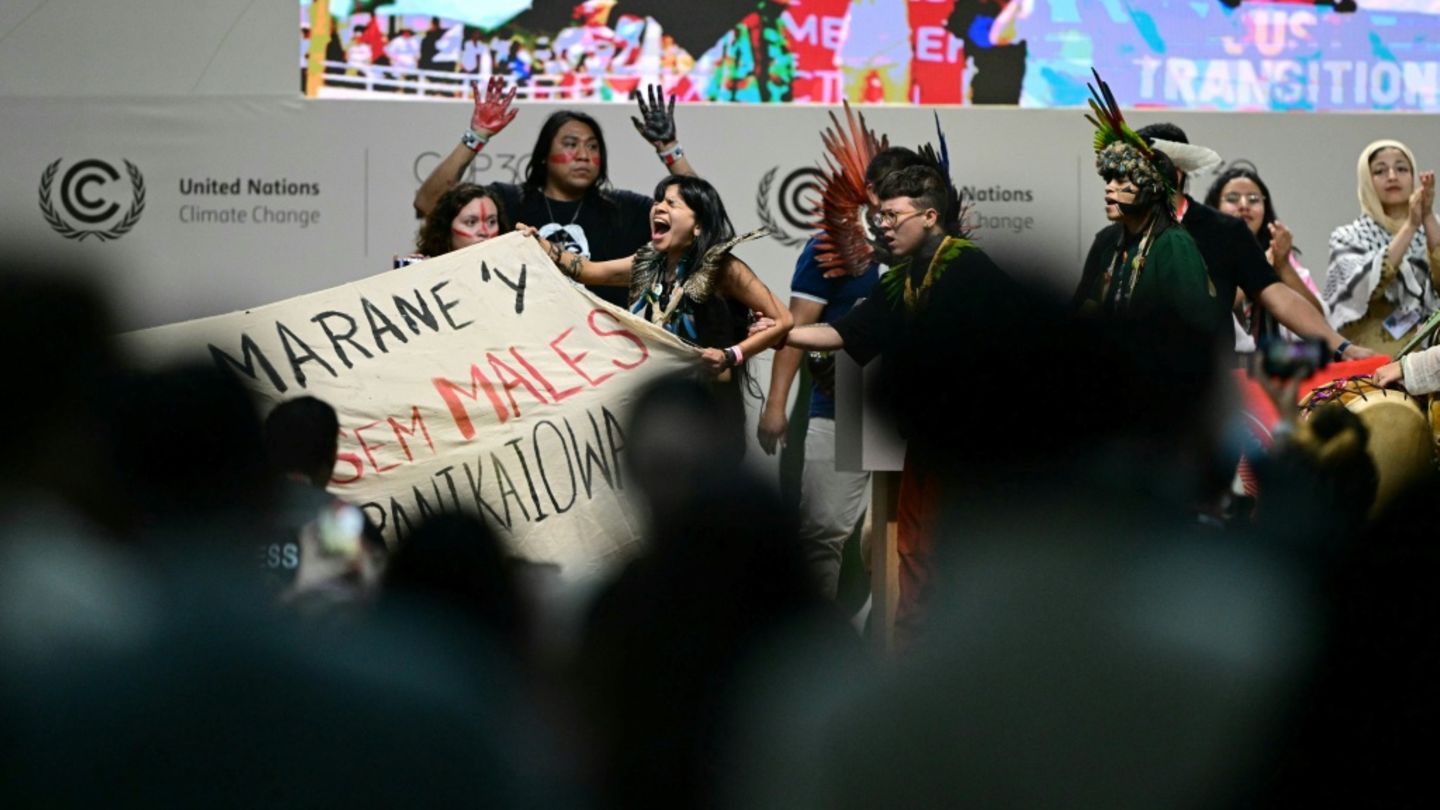 Protest von Indigenen bei der COP30