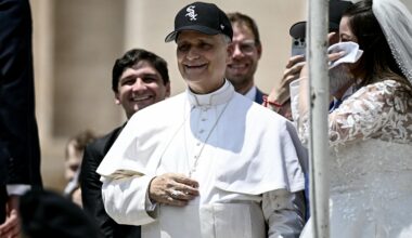 Pope Leo XIV Gifted Bat Used By White Sox Legend Nellie Fox in Video on Thanksgiving