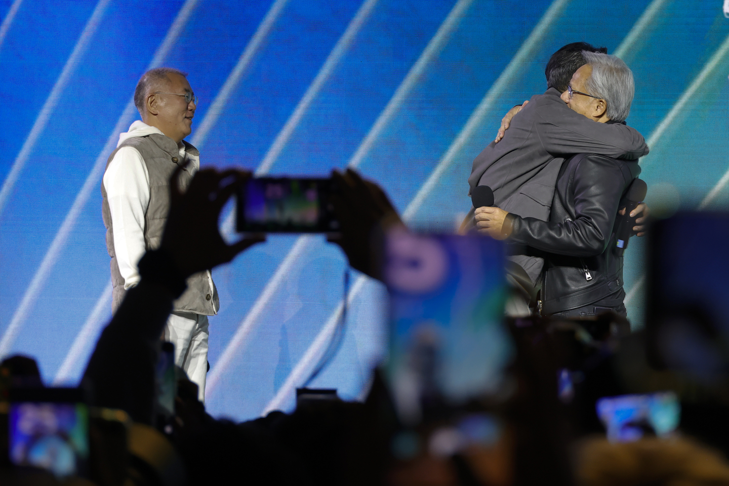 Nvidia CEO Jensen Huang, Samsung Electronics Executive Chairman Lee Jae-yong and Hyundai Motor Group Executive Chair Euisun Chung attend an event at Coex in southern Seoul celebrating the 25th anniversary of Nvidia’s GeForce GPU on Oct. 30. [JOINT PRESS CORPS]