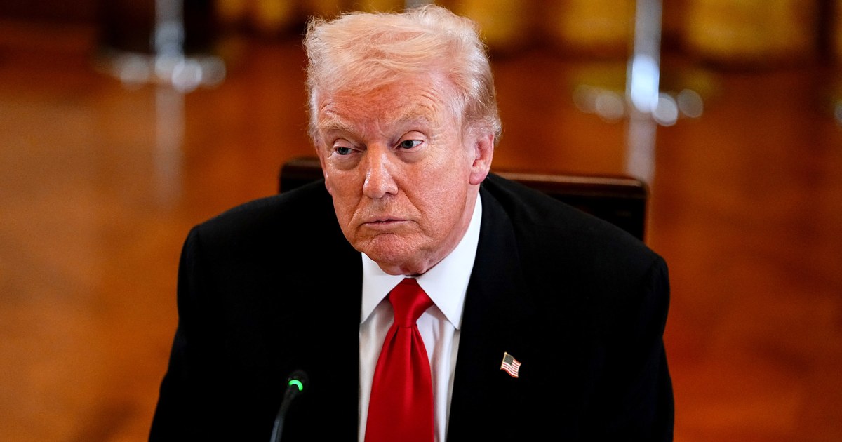 Federal employees go back to work, Trump foes to challenge U.S. prosecutor in court