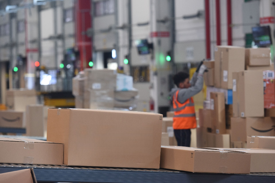 L'Italia in pressing sull'Europa per tassare i mini-pacchi