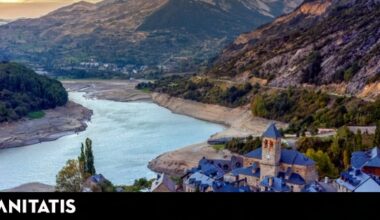 así es este pueblo escondido entre montañas que parece sacado de una película de Disney