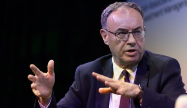 Bank of England tipped to hold interest rates in close vote