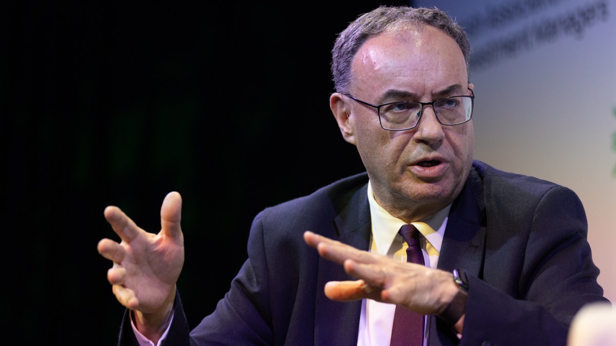 Bank of England tipped to hold interest rates in close vote