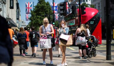 Budget uncertainty pushes retail confidence to 17-year low