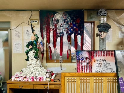 Algunas de las obras antiestadounidenses realizadas por la hija adoptiva de Ahn Hak-seop.