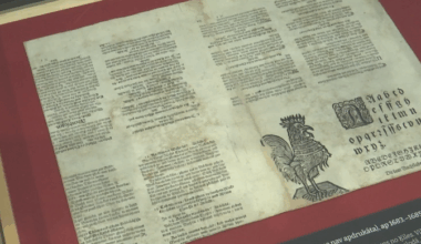 Riga exhibit marks 500 years of the rooster motif in Estonian, Latvian primers | News