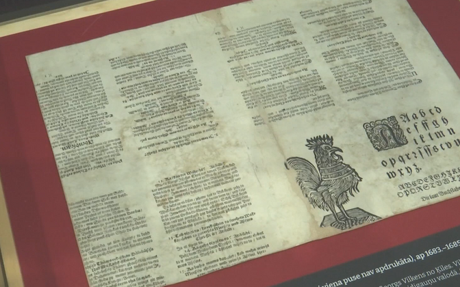 Riga exhibit marks 500 years of the rooster motif in Estonian, Latvian primers | News