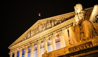 l’Assemblée continue l’examen, mais les délais se resserrent