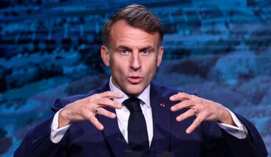 Macron critique ceux qui empêchent les « champions » d’avancer