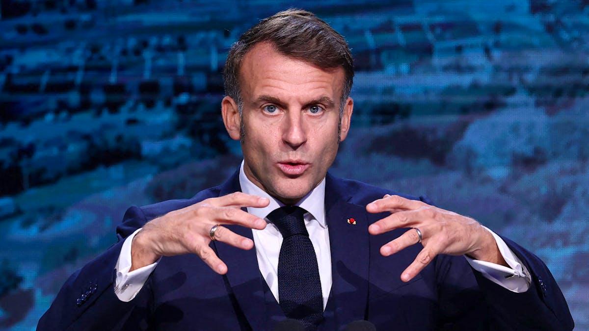 Macron critique ceux qui empêchent les « champions » d’avancer