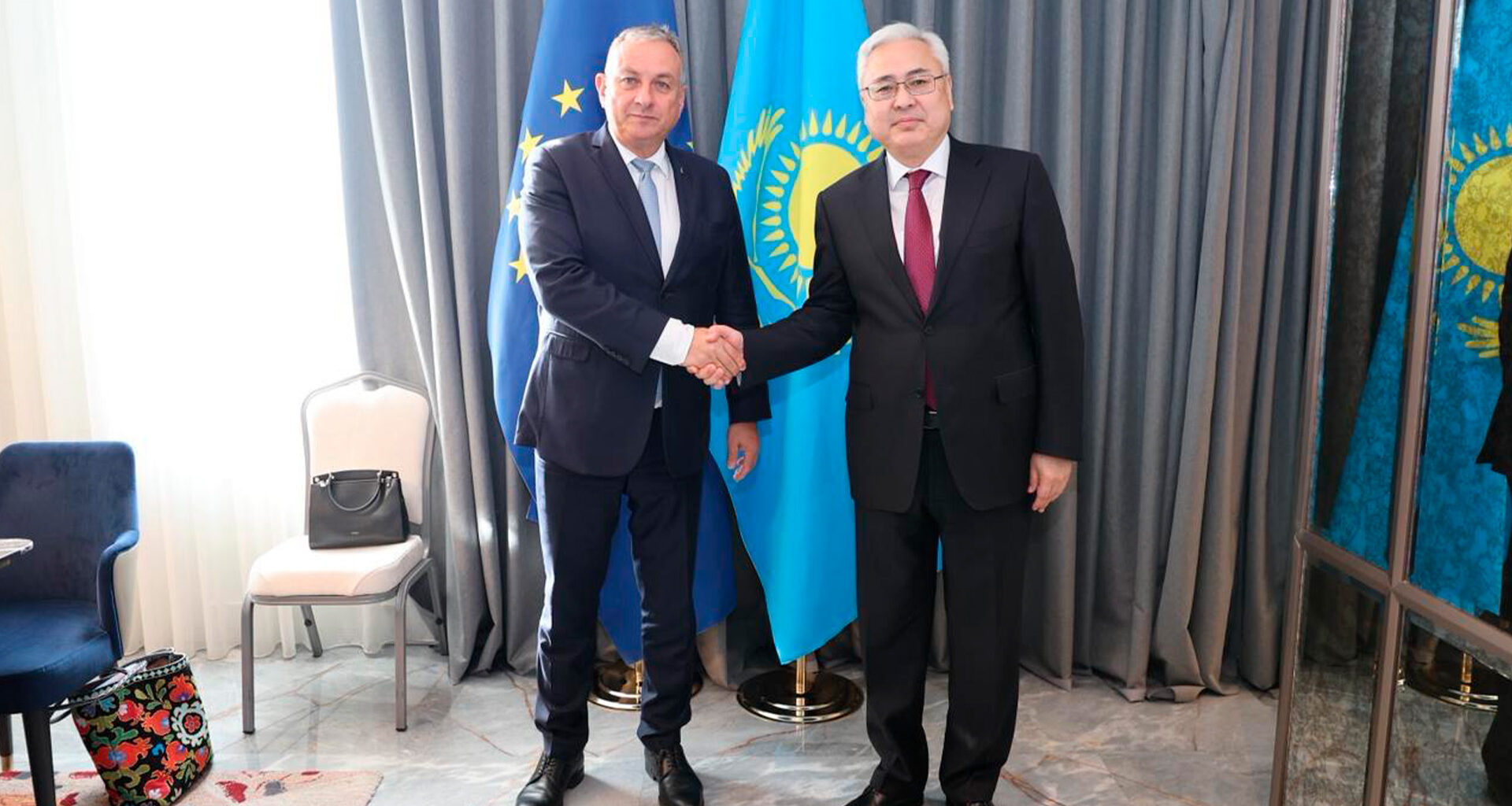 Kazakhstan, EU discuss development of Trans-Caspian transport route