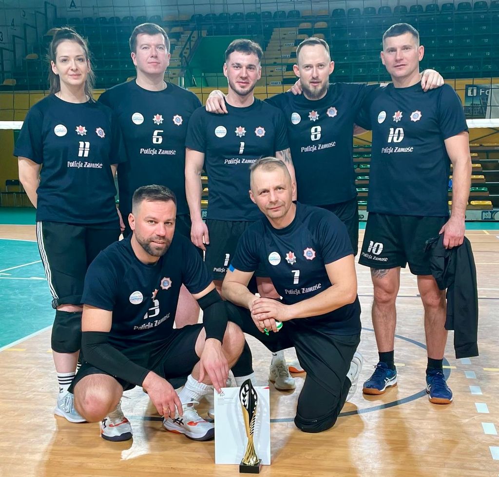 policyjna drużyna piłki siatkowej 