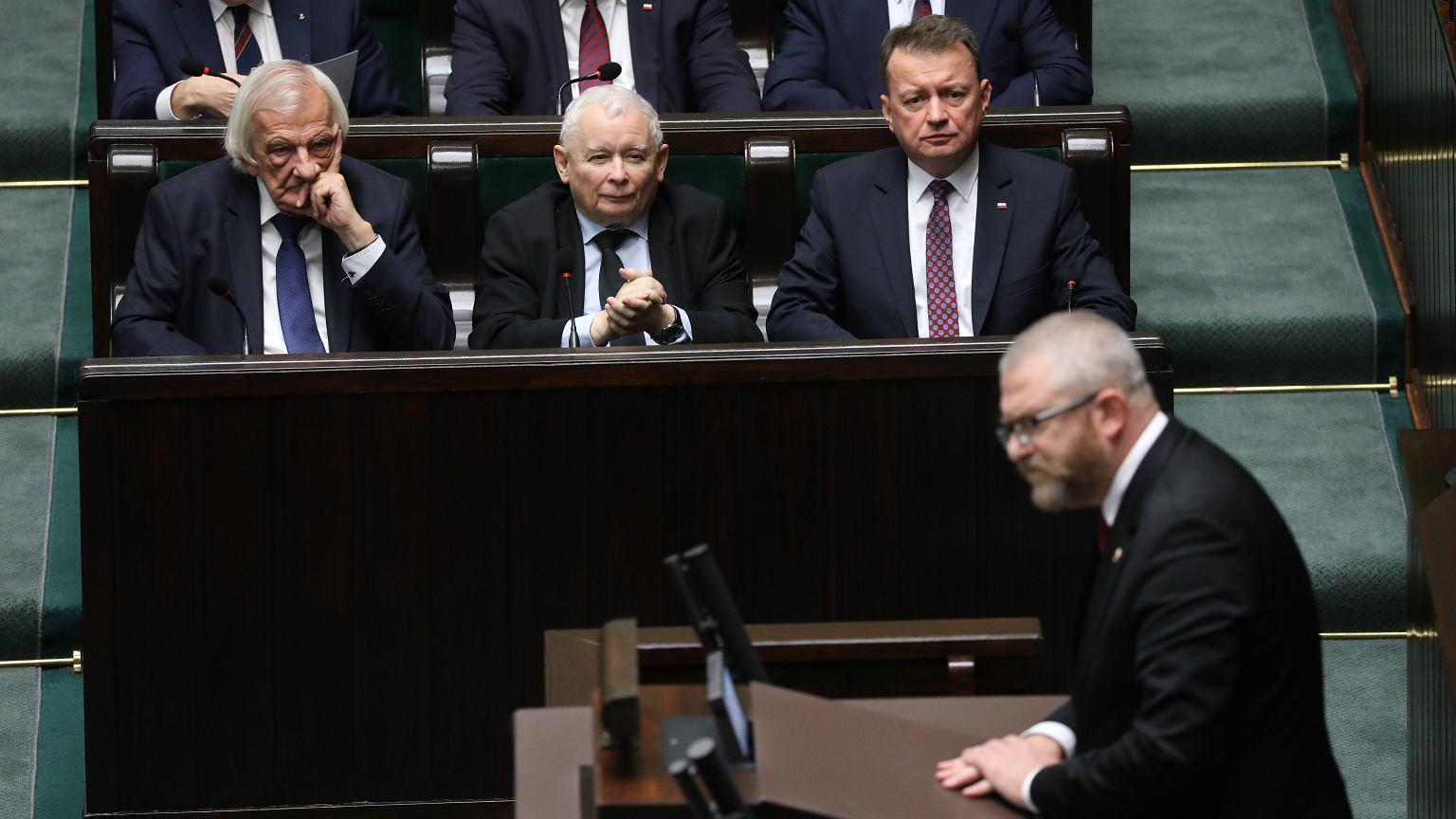 "Wykończyć Brauna. I osłabić Mentzena". PiS nie walczy już z Tuskiem [Wywiady Sroczyńskiego]