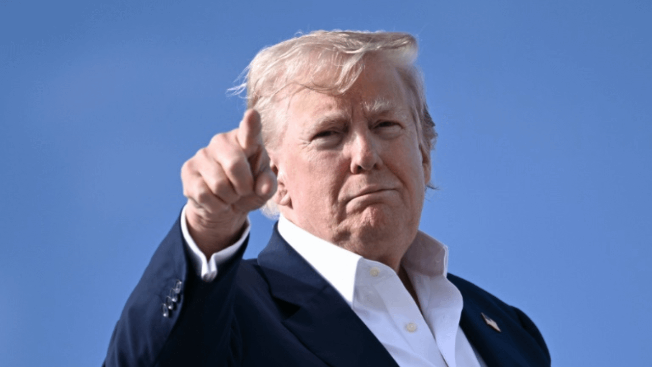 'Panicked' Trump Calls for Arrest of Democrats and Amplifies Calls to 'Hang Them'