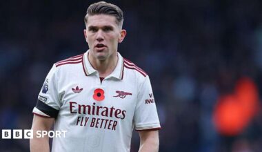 Viktor Gyokeres on the pitch during the match at Burnley