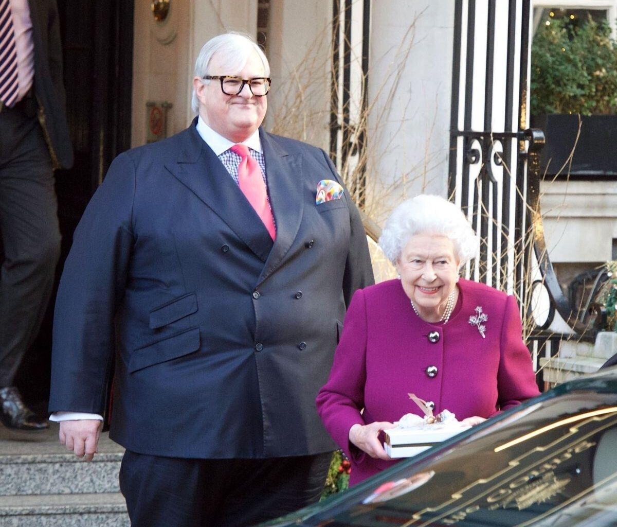 I knew Barry comes in all shapes, but this one is truly king size. Is that Barry's final transformation ? Some kind of ultimate high society Barry ?