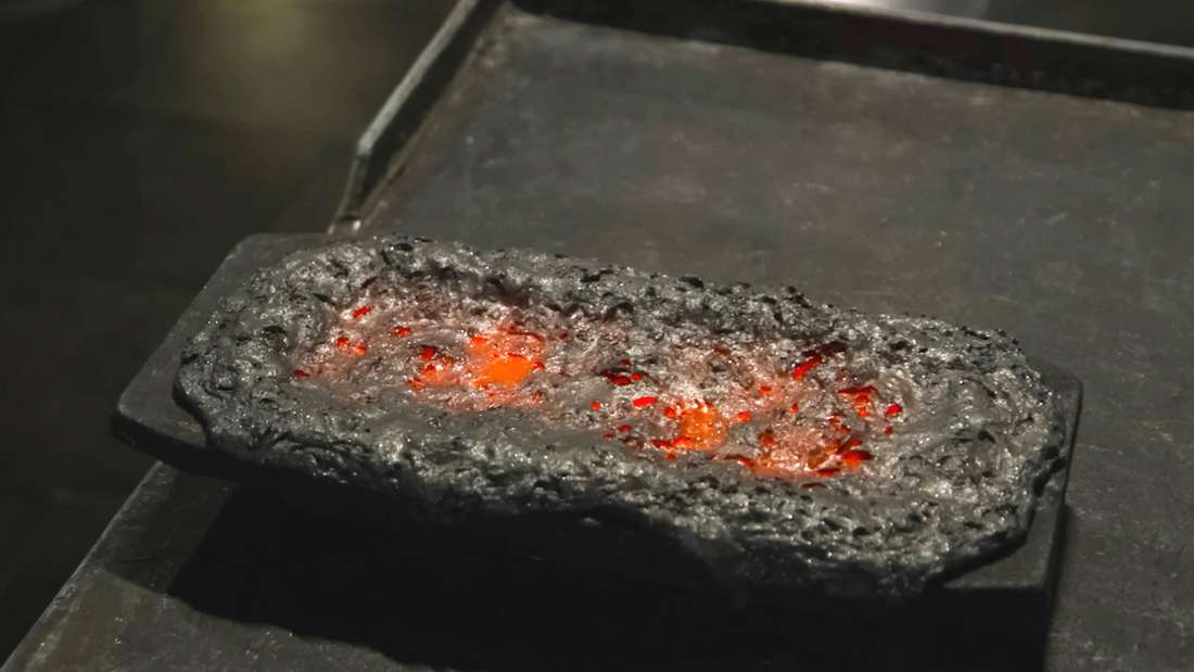 Goldbarren mit Schlacke bedeckt: Rohstoffe entscheiden im 21. Jahrhundert über wirtschaftliche und industrielle Stärke