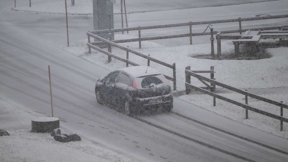 Kräftiger Schneefall in Bayern – Fotos zeigen Wintereinbruch