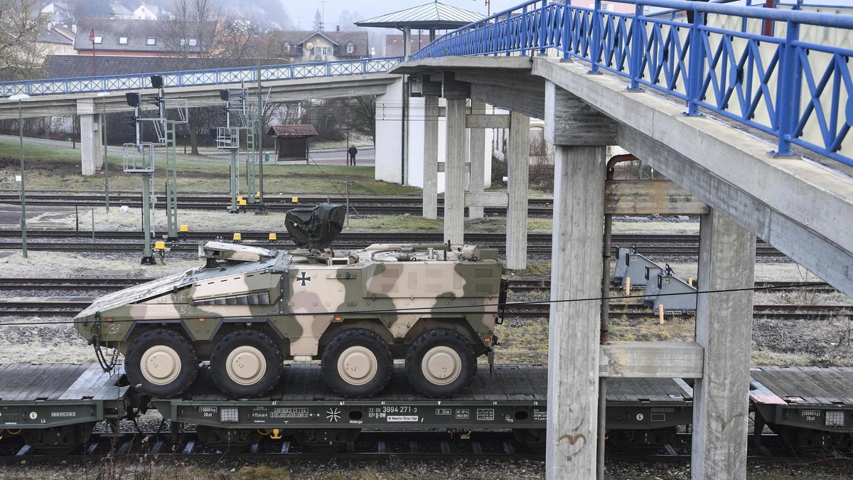 Radpanzer in Immendingen verladen