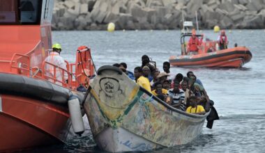 EU urges relocation of 30,000 asylum seekers across bloc