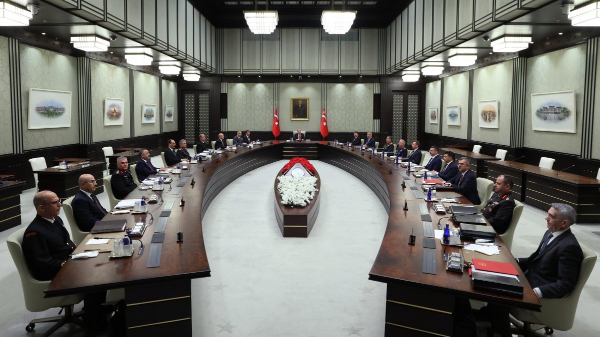 Türkiye reiterates push for regional peace, stability in MGK meeting