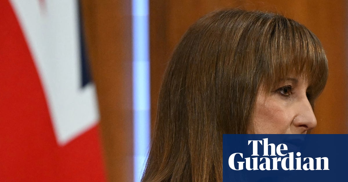 Business leaders urge Reeves to force pension funds to raise UK investments | Budget 2025