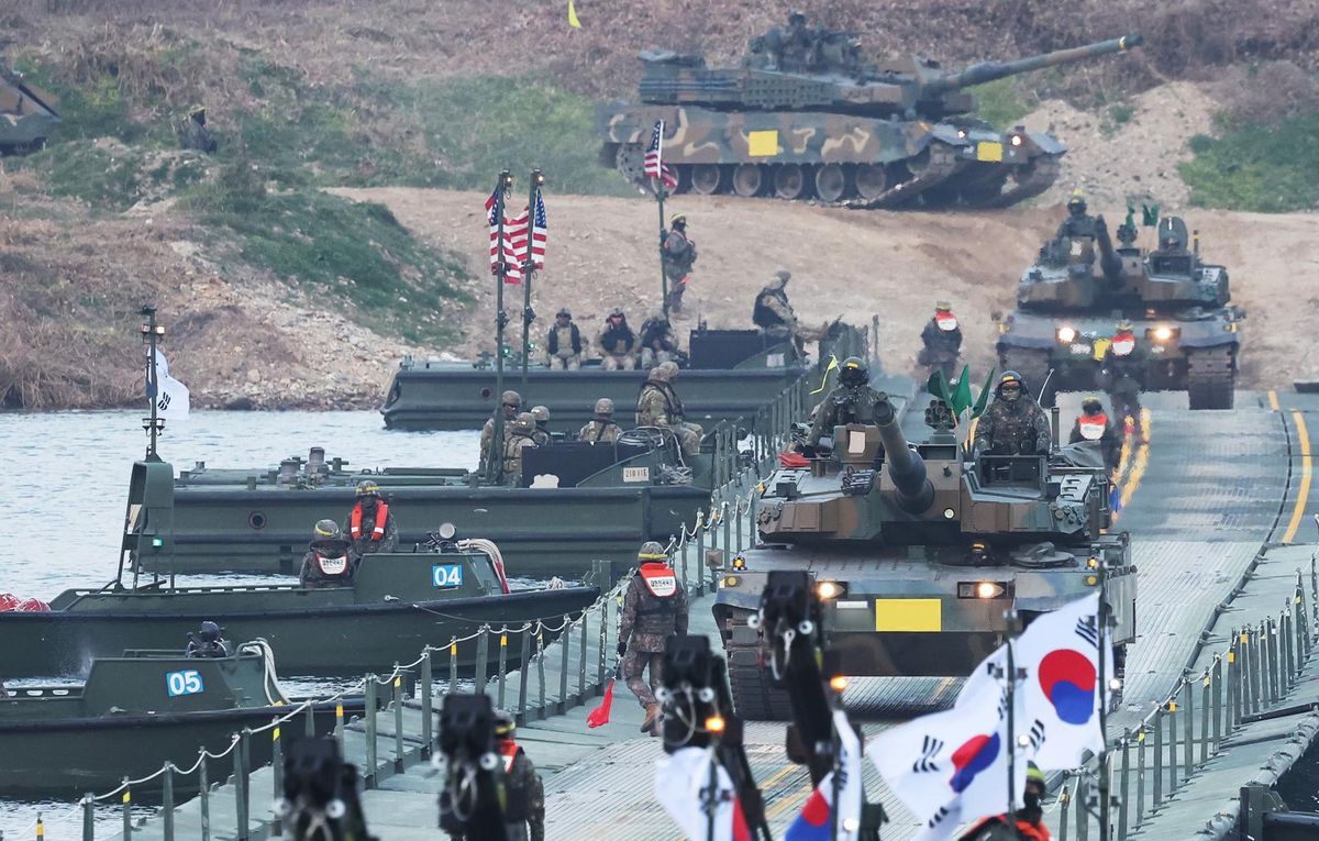 This photo shows South Korean and U.S. troops conducting combined river-crossing drills as part of the South Korean military's annual Hoguk exercise, Nov. 20. Yonhap   