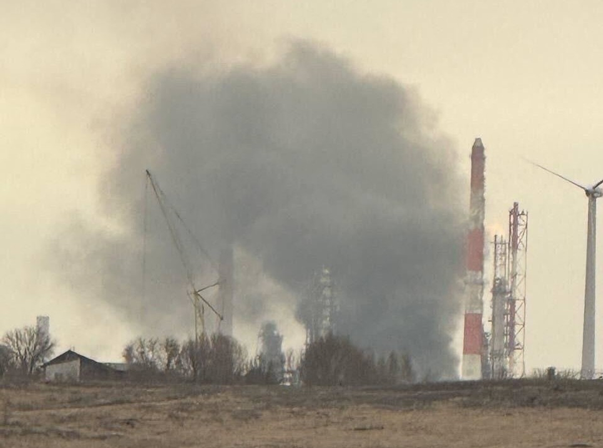 Ukraine’s Long-Range Drones Hit Major Russian Refinery 1,400 km Deep in Orenburg Region