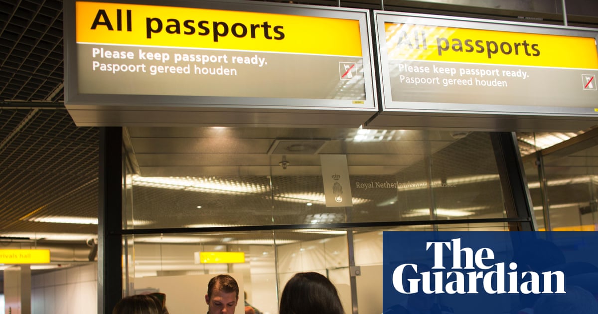 Russian opposition figures criticise EU ban on multi-entry visas for country’s citizens | European Union