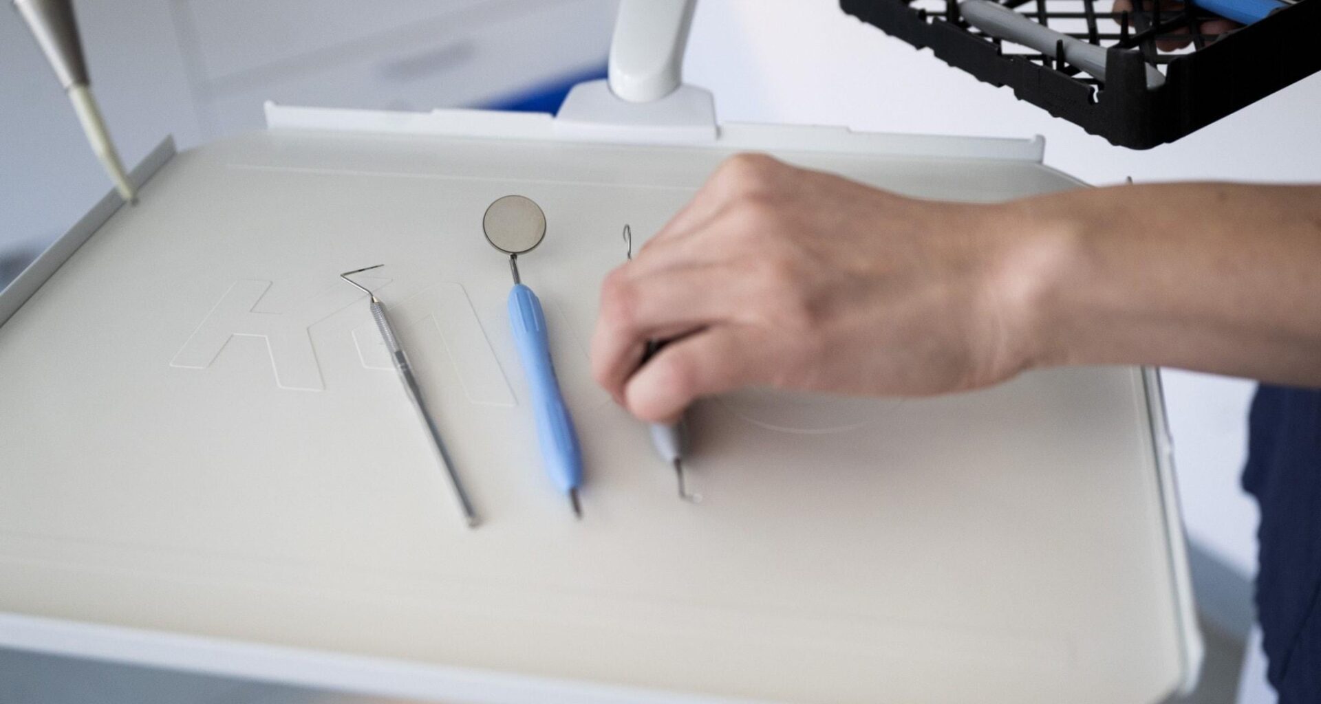 Dental visits drop by 60 percent among young adults after reform - Radio Sweden