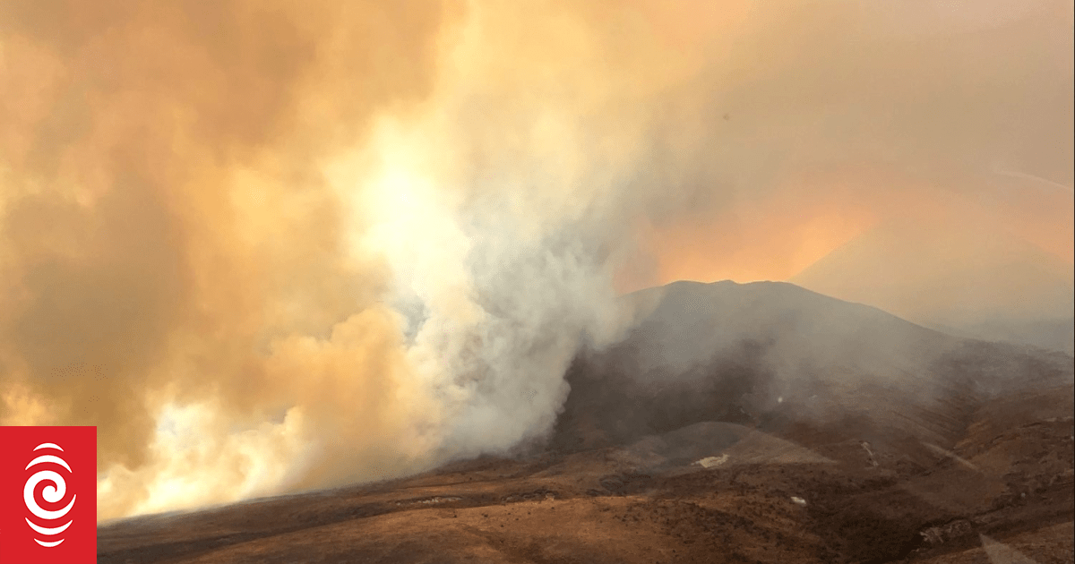 Tongariro blaze: 'Tough decision' to send in diggers to build firebreaks