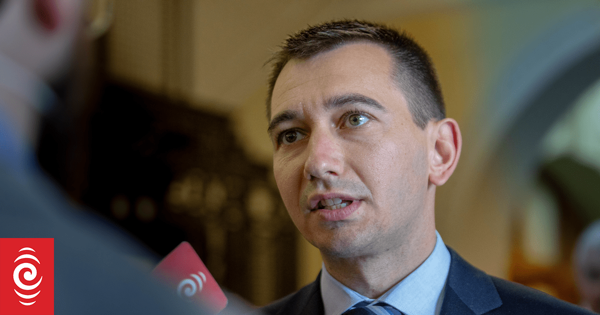 New Zealand pushes pause on puberty blockers pending UK trial